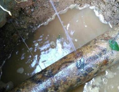 绛县楼顶渗水维修公司分享下地暖漏水的原因及检测方法。